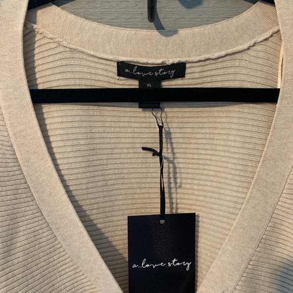 BRAND NEW Cardigan - Picture 4 of 6